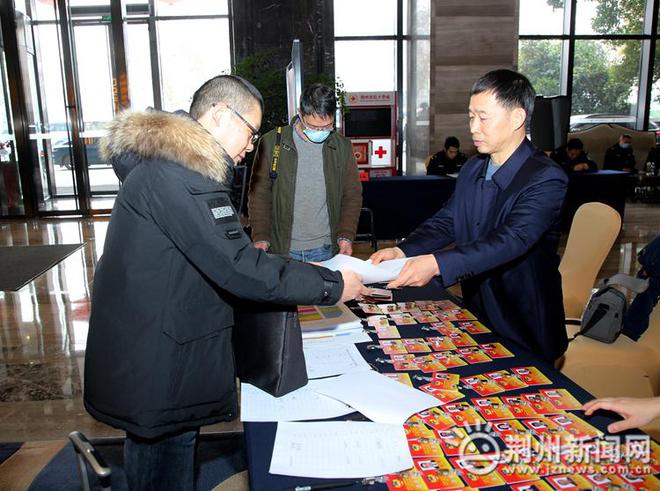 政协委员陆续报到 荆州正式进入“两会”时间(图4) 政协委员陆续报到 荆州正式进入“两会”时间(图4)